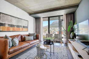 Modern Top Floor Apartment Mountain Views